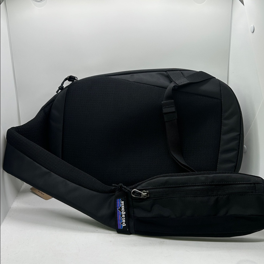 Patagonia NWT Versatile Black Atom Water Repellant Sling Bag 8L - Picture 6 of 9